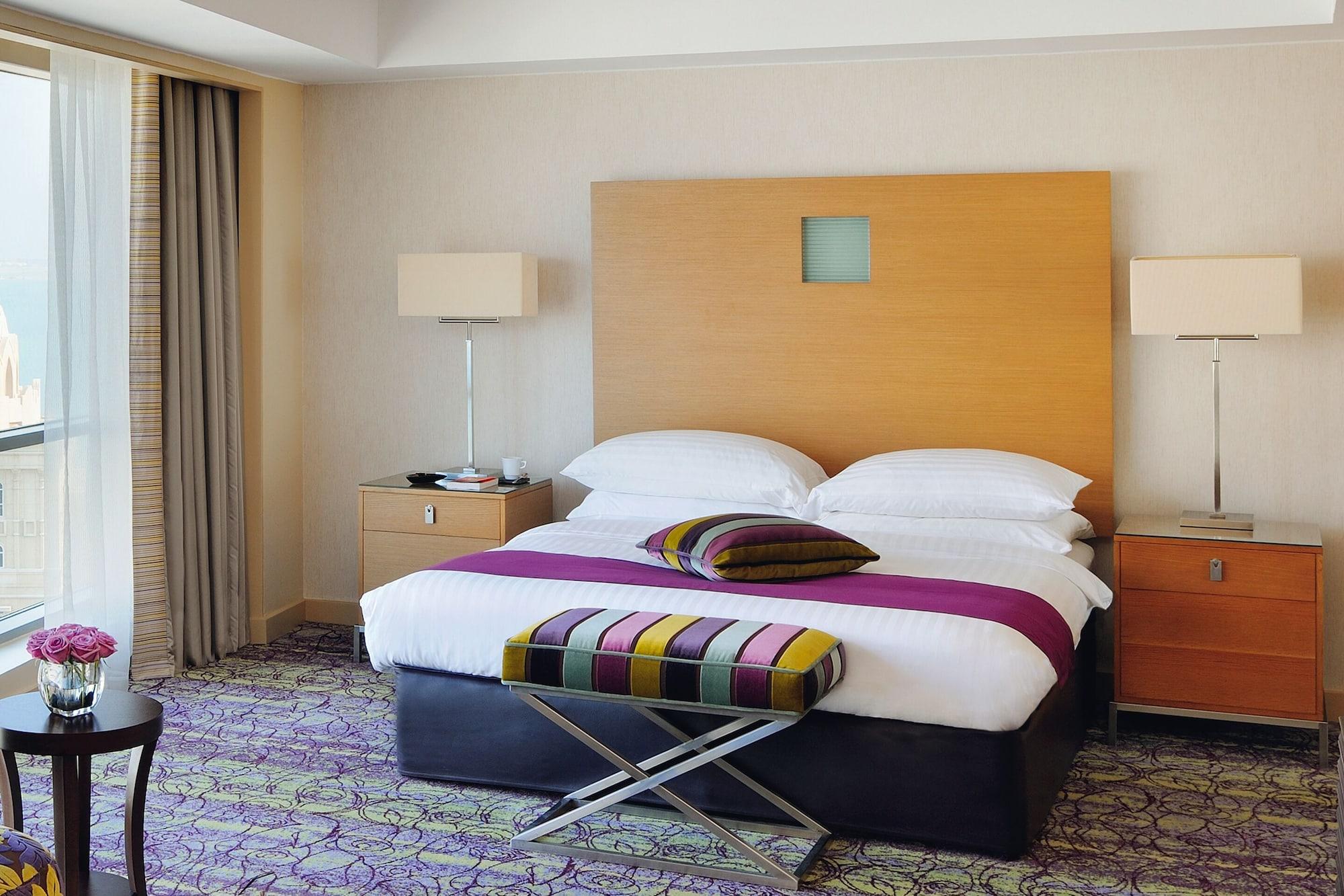 モーベンピック ホテル ウエスト ベイ ドーハ エクステリア 写真 A bedroom at the hotel