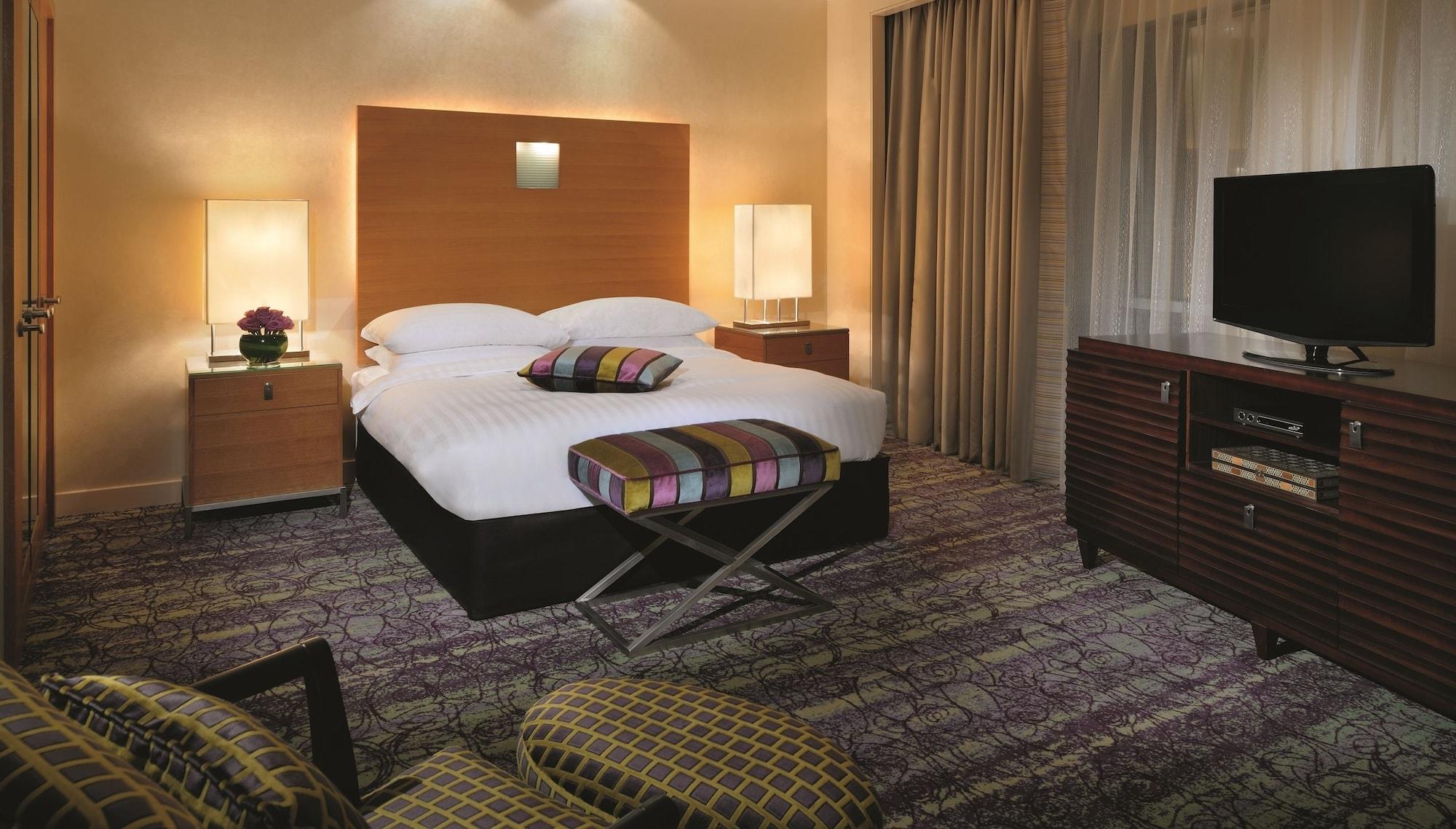 モーベンピック ホテル ウエスト ベイ ドーハ エクステリア 写真 A bedroom at the MGM Grand