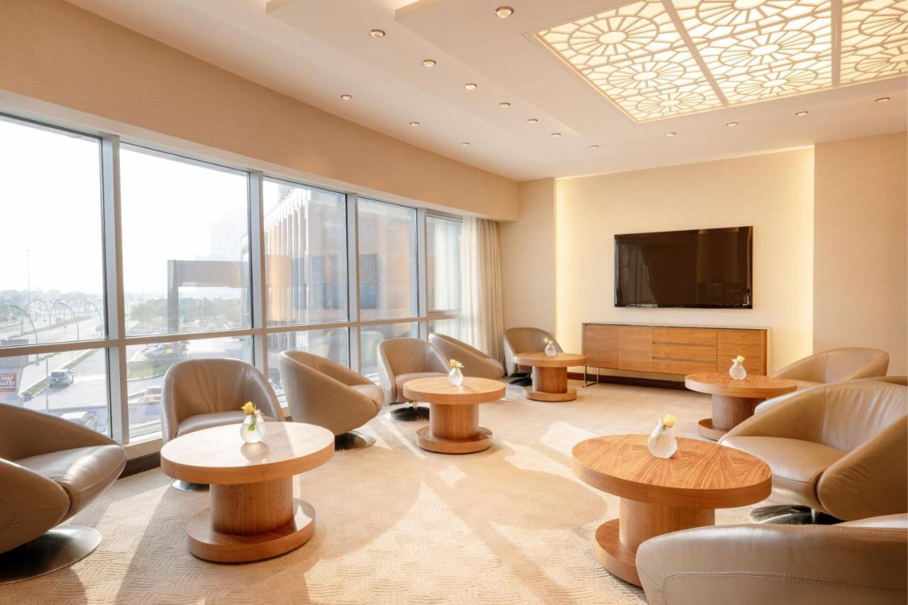 モーベンピック ホテル ウエスト ベイ ドーハ エクステリア 写真 The lounge at the airport