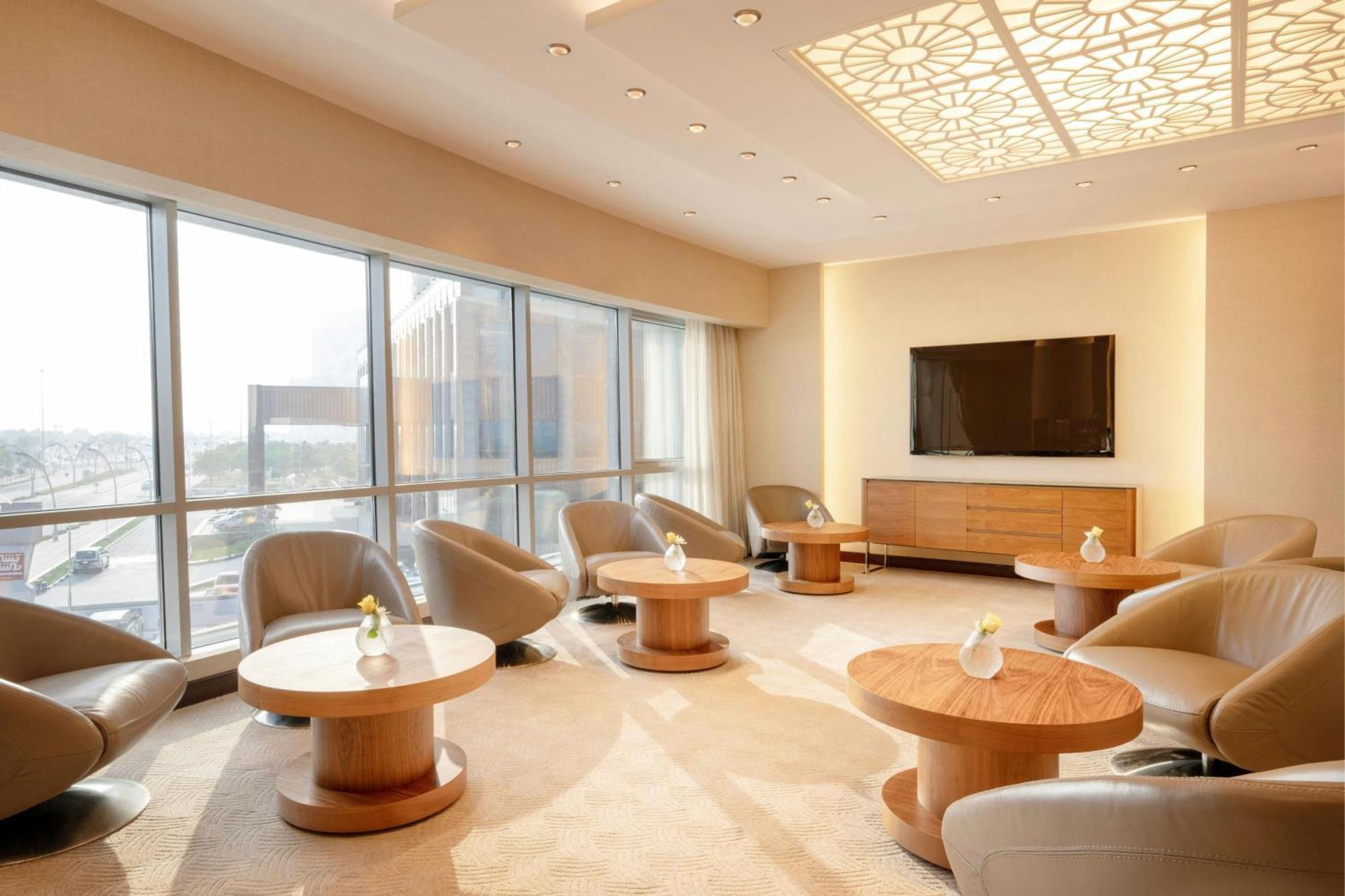 モーベンピック ホテル ウエスト ベイ ドーハ エクステリア 写真 The lounge at the airport