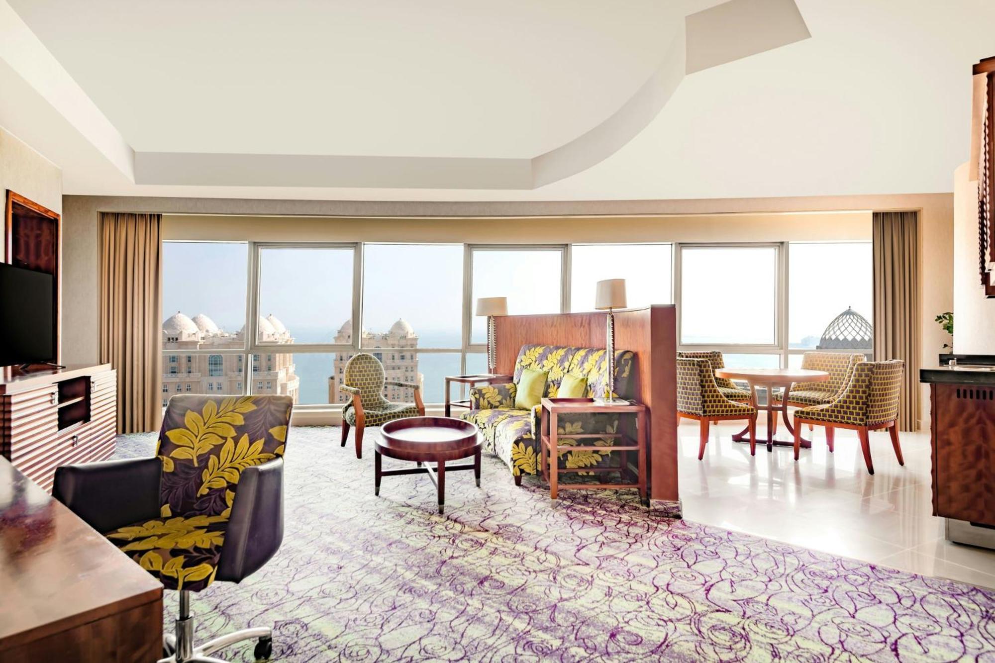 モーベンピック ホテル ウエスト ベイ ドーハ エクステリア 写真 A suite at the hotel